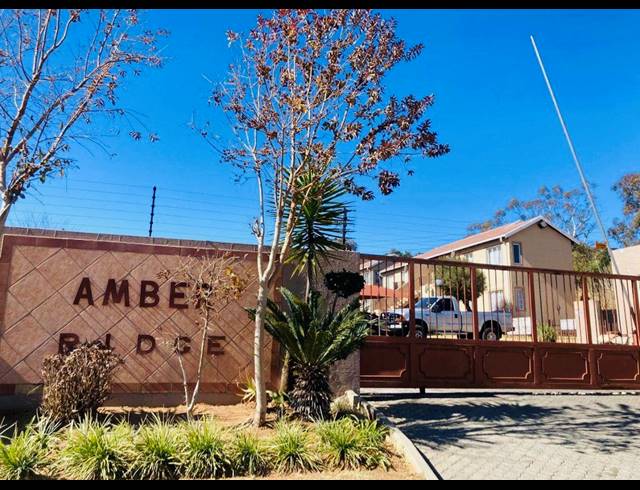 3 BEDROOM TOWNHOUSE FOR SALE IN ORMONDE